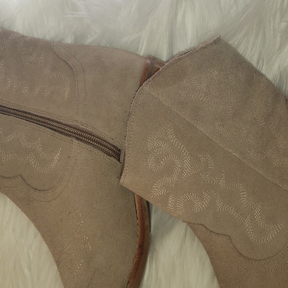 Anthropologie Silent D Women's Suede Zofie Western Boots Taupe - Picture 8 of 11